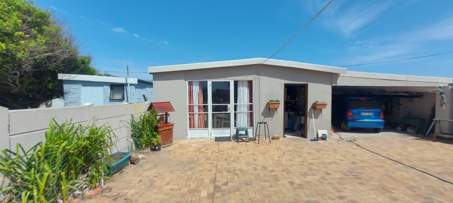 5 Bedroom Property for Sale in Gouritsmond Western Cape